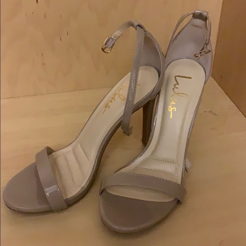 NWT LULUS nude heels